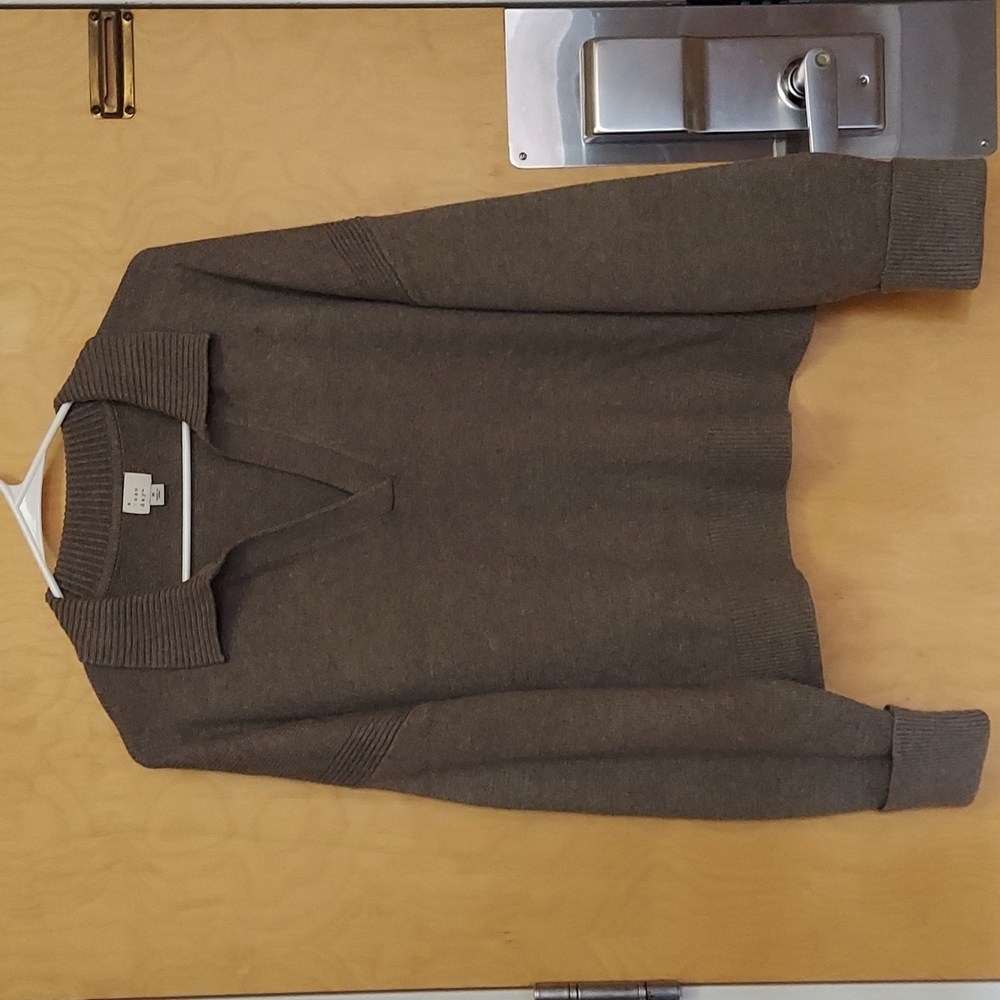 Sweater is by a new day in a size Medium in a dark brown color.